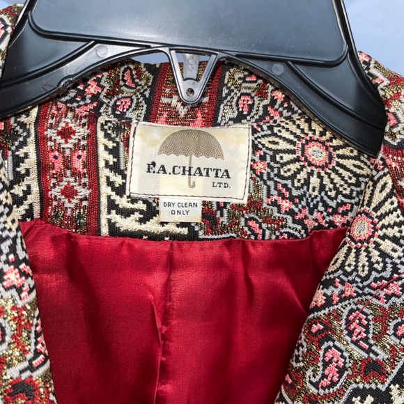 Vintage brocade blazer (S) with metallic gold threads. - Picture 3 of 16